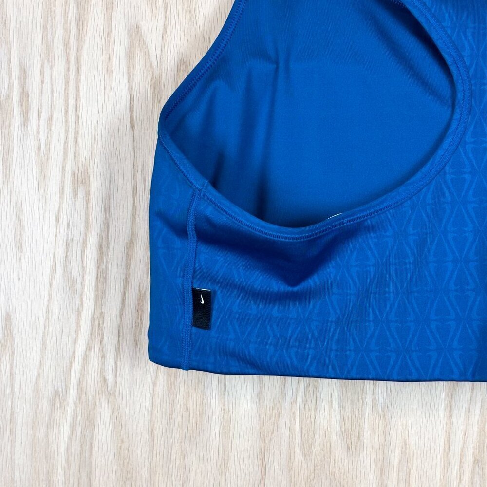 Nike Swoosh Medium-Support 1-Piece Pad Sports Bra (Plus Size) - Picture 4 of 7
